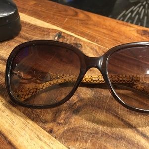 Great COACH sunglasses! comes with case